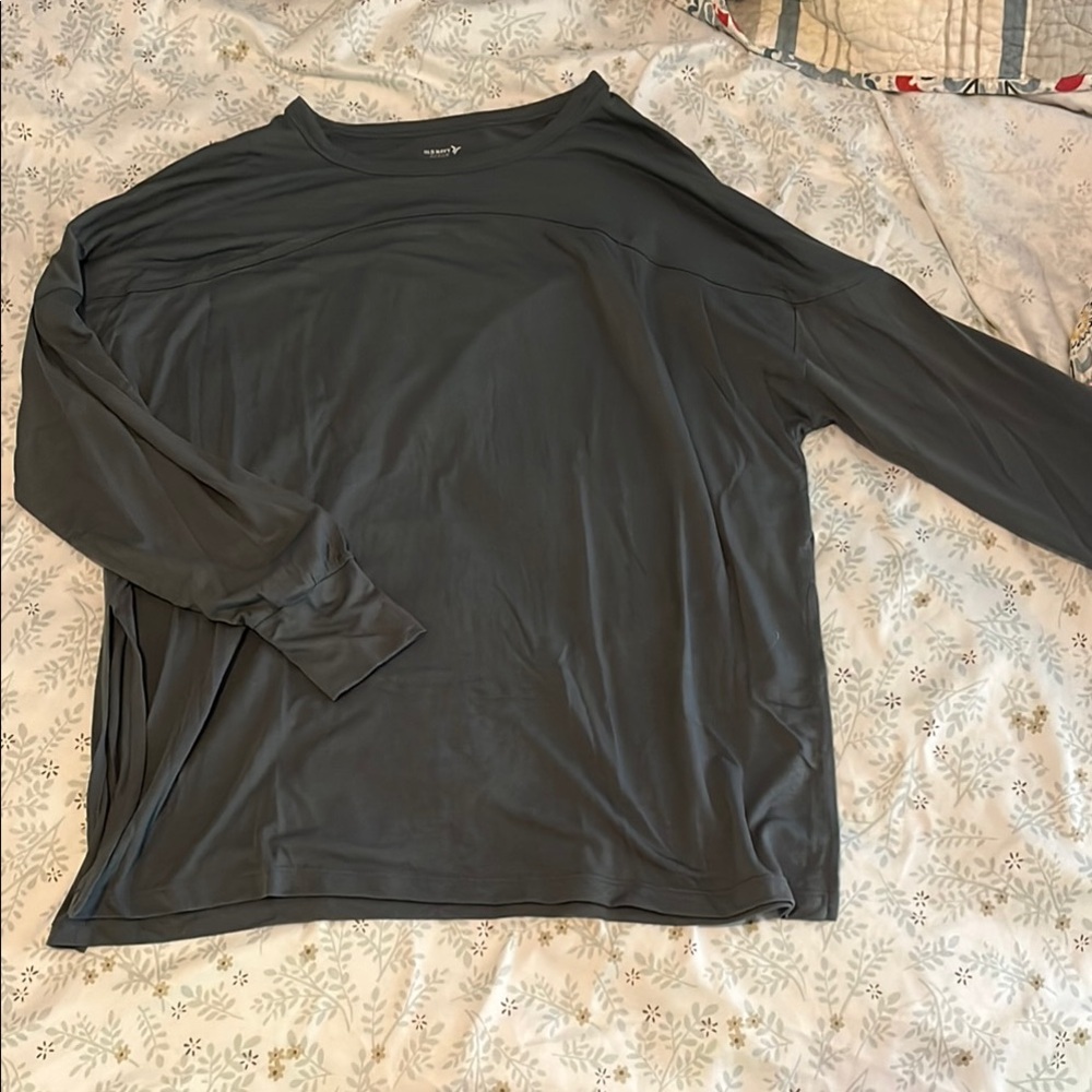 Old Navy Active UltraLite Go Dry Long Sleeve Shirt